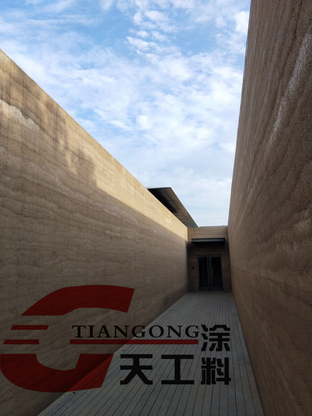 <strong>墻面夯土漆涂料和稻草漆那一個(gè)效果好？</strong>
